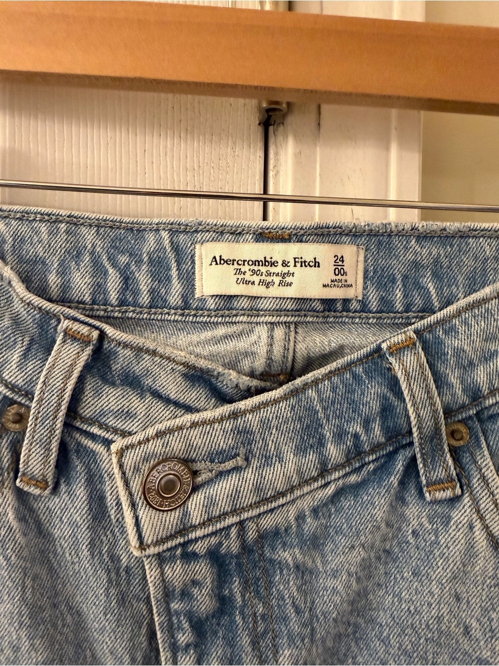 Abercrombie & Fitch 90s Straight Ultra High Rise Jeans - Picture 3 of 4